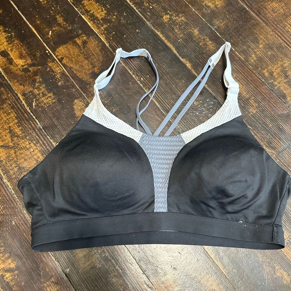 Victoria’s Secret lightweight sporty strappy 36B racerback bra